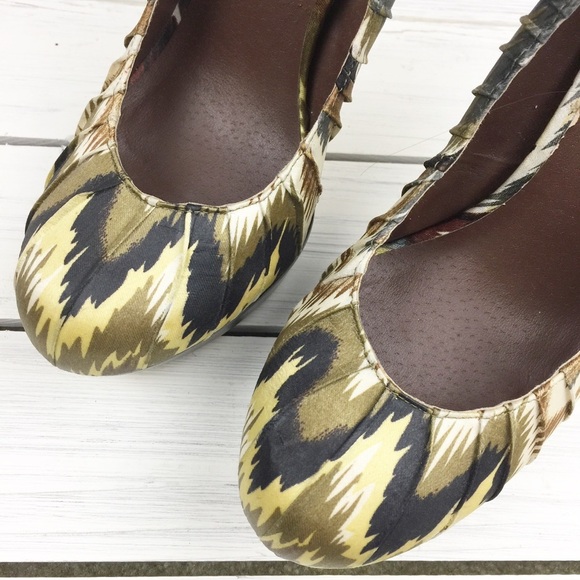 Aldo Printed Ikat Aztec Olive Platform Heels 7 - Picture 3 of 8